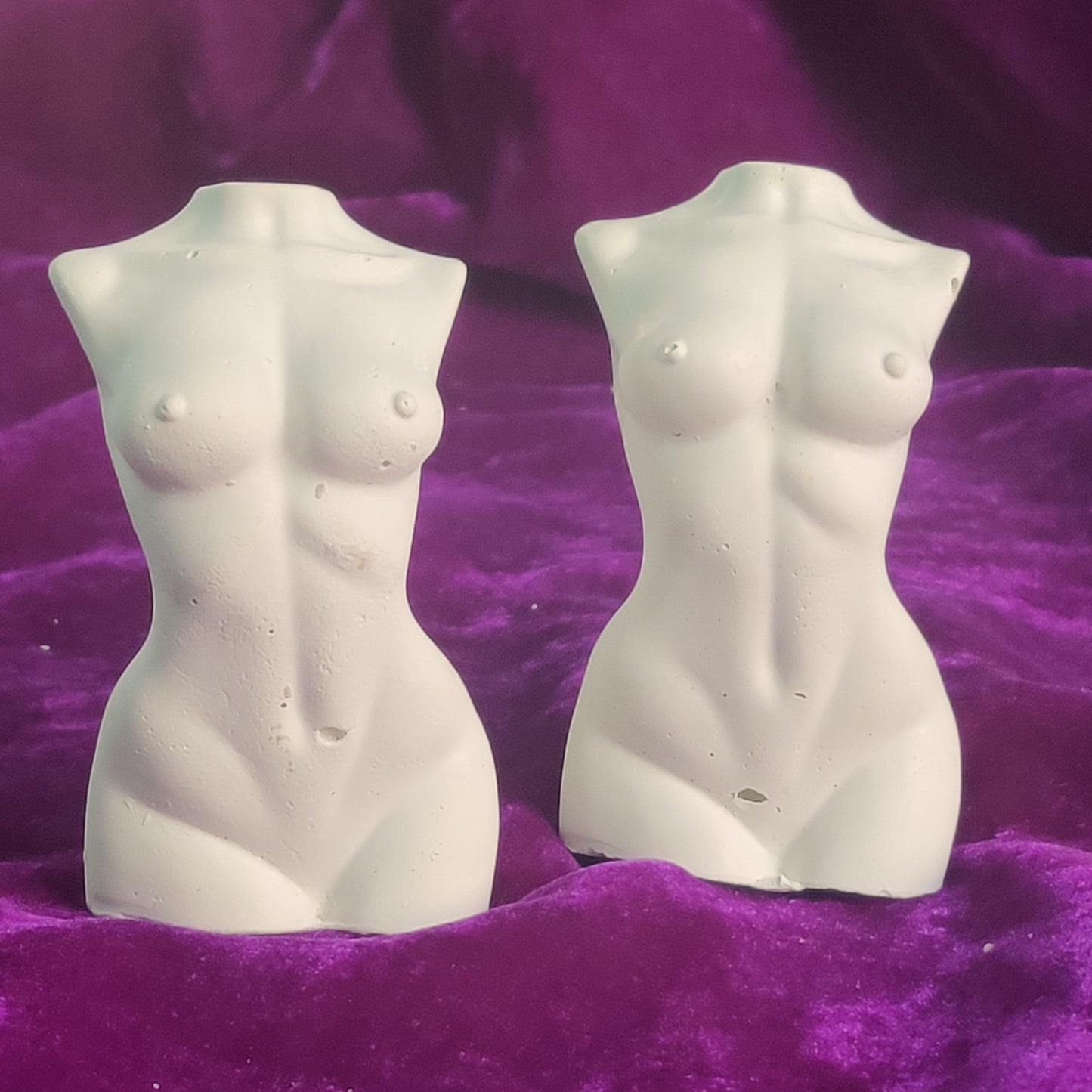 Concrete female torso D3