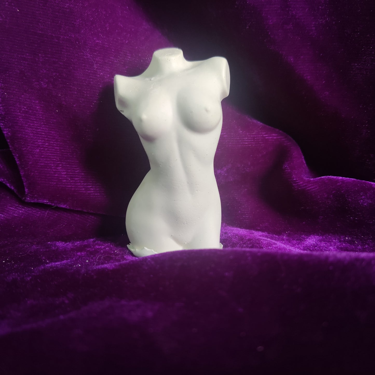 Concrete female torso D1