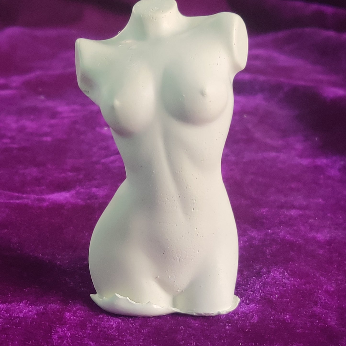 Concrete female torso D1